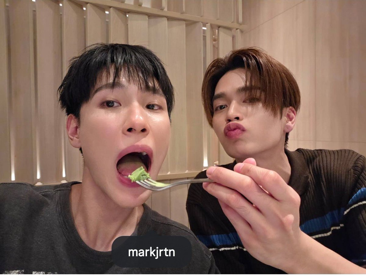 Onemorning8's tweet photo. แท็กตอนนั้น                 แท็กตอนนี้
#JuniorMark #junniorrs #markjrtn https://t.co/U5ySa4YdJV