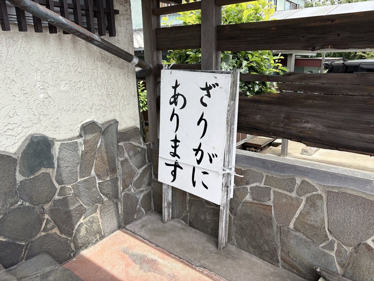 hokusosuisan's tweet photo. 印旛沼！

外来生物、駆除とは関係無くザリガニを旬のご馳走として食べる民です

マッカチンを塩茹でしエビガニの完成！

コツとして茹でたてより
冷蔵庫へ入れ余分な水分を飛ばし旨味を凝縮させます。ミソも濃くなり、むきやすくなるよ♪

皆様にも絶対食べていただきたい！

今夜の宴へと続きます。 https://t.co/PVw3hIWLJA