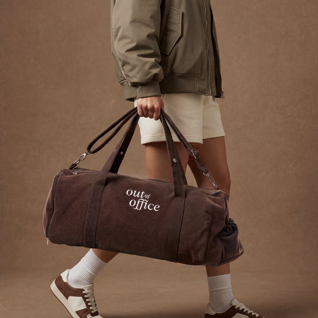 LeariLifestyles's tweet photo. OUT OF OFFICE LAUNCHES THE CARRY-ALL BUILT FOR THOSE WHO REFUSE TO CHOOSE
https://t.co/0ekRuJZdMI
#OutOfOffice #SouthAfricanDesign #LocalIsLekker #Fashion #LeariLifestyles #MadeInCapeTown https://t.co/QvxVPhHWkd