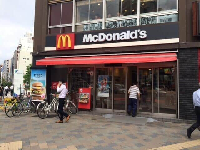 livedoornews's tweet photo. 【惜しむ声】マクドナルド、「多め・少なめ」カスタマイズ終了
https://t.co/dyPUnyWq2o

バーガーのソースやオニオン・ピクルスの量や、ポテトの塩加減の「多め」「少なめ」のカスタマイズを終了。「抜き」については「引き続き承っております」としている。 https://t.co/RJWDk8PLRn