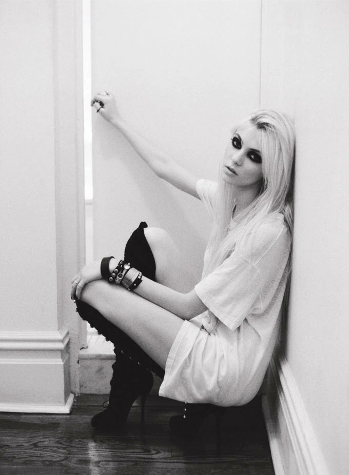Recklessrockr's tweet photo. Late nights alone https://t.co/C6ne336Eoj