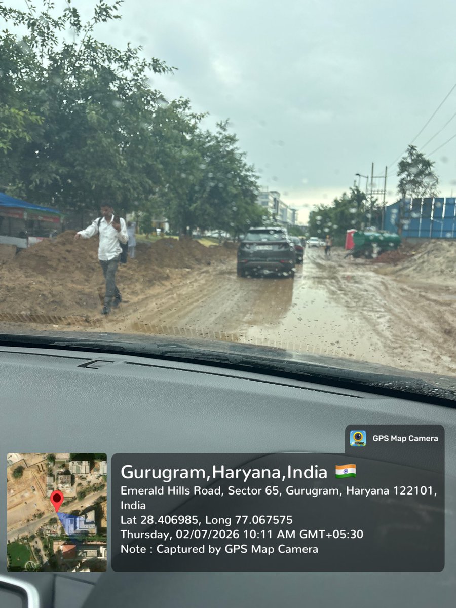 VrindaMakhija's tweet photo. Day 3 of raising this issue &amp; still nothing rains have arrived Gurgaon infrastructure wasn’t ready Dug-up roads, waterlogging, mud, dust How many more days before someone takes notice? @cmohry @NayabSainiBJP @HsvpHaryana @hryhelpdesk @OfficialGMDA @MunCorpGurugram @SethiRuchikaT https://t.co/Uitn9hQozx