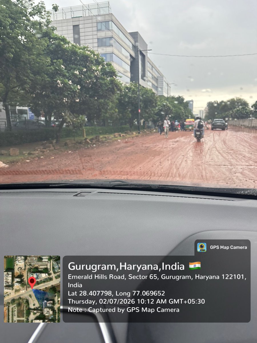 VrindaMakhija's tweet photo. Day 3 of raising this issue &amp; still nothing rains have arrived Gurgaon infrastructure wasn’t ready Dug-up roads, waterlogging, mud, dust How many more days before someone takes notice? @cmohry @NayabSainiBJP @HsvpHaryana @hryhelpdesk @OfficialGMDA @MunCorpGurugram @SethiRuchikaT https://t.co/Uitn9hQozx