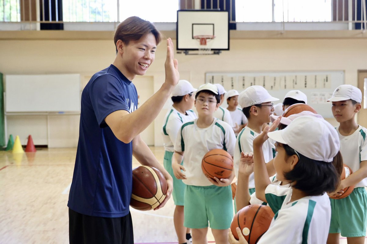 firebonds's tweet photo. 昨シーズンも福島ファイヤーボンズは、地域との連携事業として県内各地で様々な地域活動を実施いたしました🏀✨

2025-26シーズン 活動数：595回 

学校訪問やクリニック、地域イベントへの参加などを通して、県内各地の多くの皆さんと交流することができました😊🤝

これからも地域に愛されるクラブを目指し、福島の皆さまとともに歩んでまいります💜

活動詳細はこちら▼
https://t.co/wGkUL9EJco

#firebonds
#福島ファイヤーボンズ
#レイグリッターズ