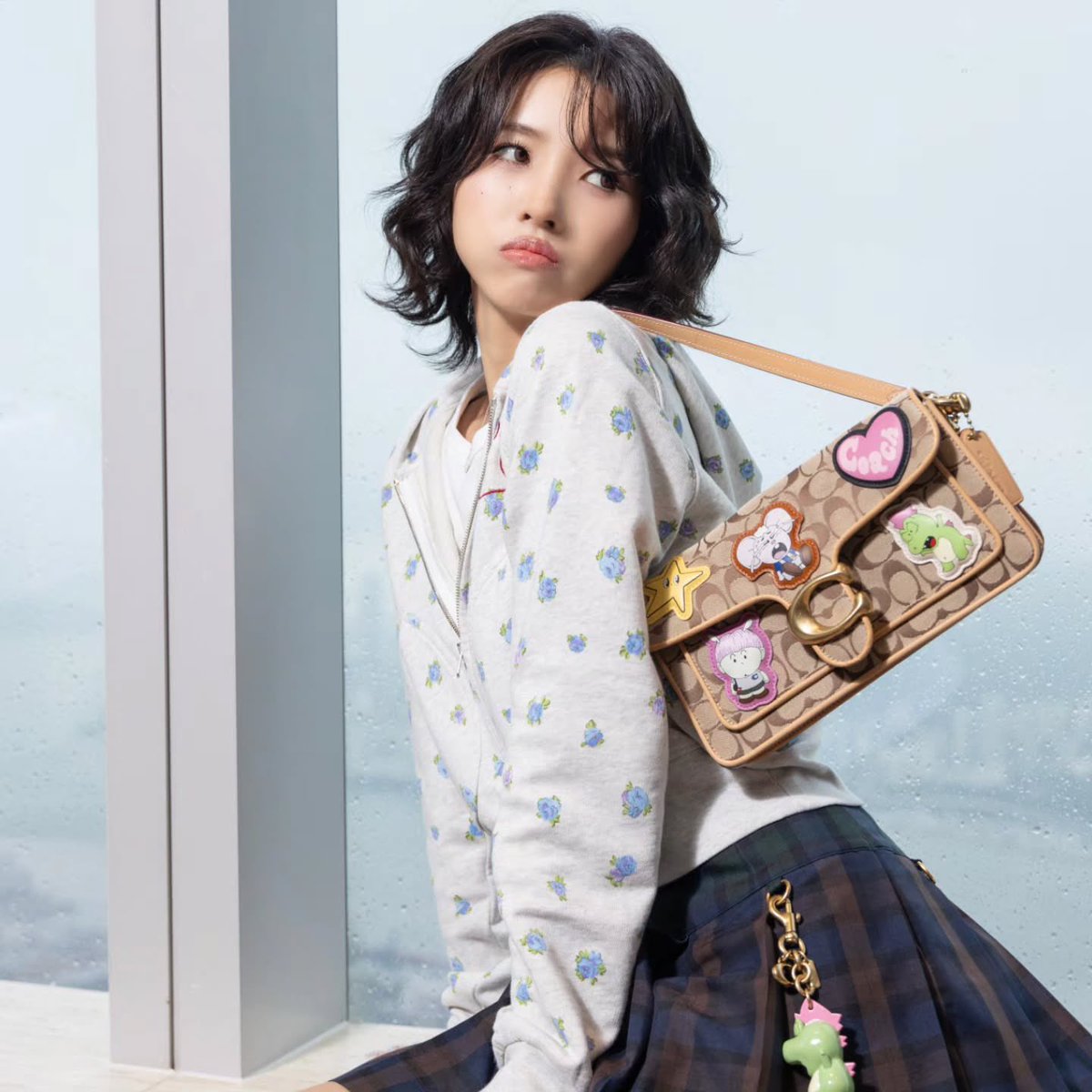 soyeon_th's tweet photo. [IG] 260702 coach.hkmo update 

SOYEON + COACH | BRAIN DEAD + Tabby = 剛剛好的可愛與態度 ❤️🐰 🖤
🔗 https://t.co/lAA8qD8KVo

#SoyeonxCoach @Coach 
#SOYEON #소연 #전소연 
#idle #아이들 https://t.co/FdrwFzdK8V