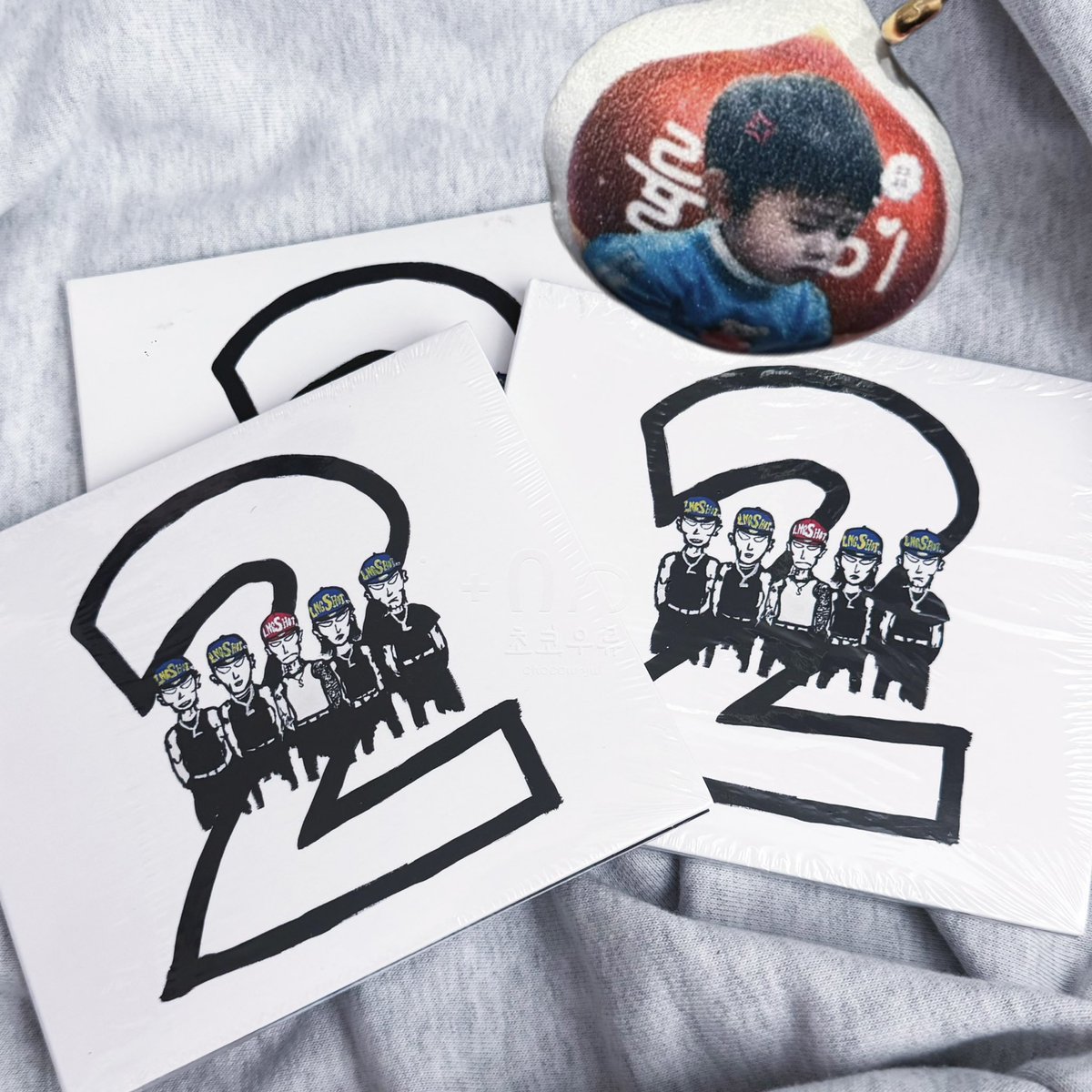 chocouryul's tweet photo. ⊹ ࣪ ˖  LNGSHOT GIVEAWAY ⊹ ࣪ ˖

mixtape 2 giveaway for #shotties by @chocouryul ♡

PRIZES:
🌰 mixtape 2 sealed album for 1 winner 
🌰 baby ryul keychain for 2 winners 

RULES:  
⭑ follow me &rt this post  
⭑ reply with 🌰 + KMA voting proof in comments when done

‼️voting proof includes all 3 apps IDOLCHAMP+ UPICK+ MY1PICK ‼️

🗓️ Ends on 7 July 2026 

#LNGSHOT #롱샷 #샷티