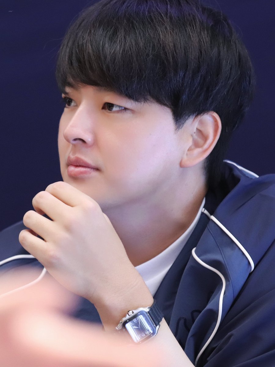 HMX_4697's tweet photo. 260702 김원중

지나가는 사람들도 어머 잘생겼네 했던.... https://t.co/D3oSTRekVH
