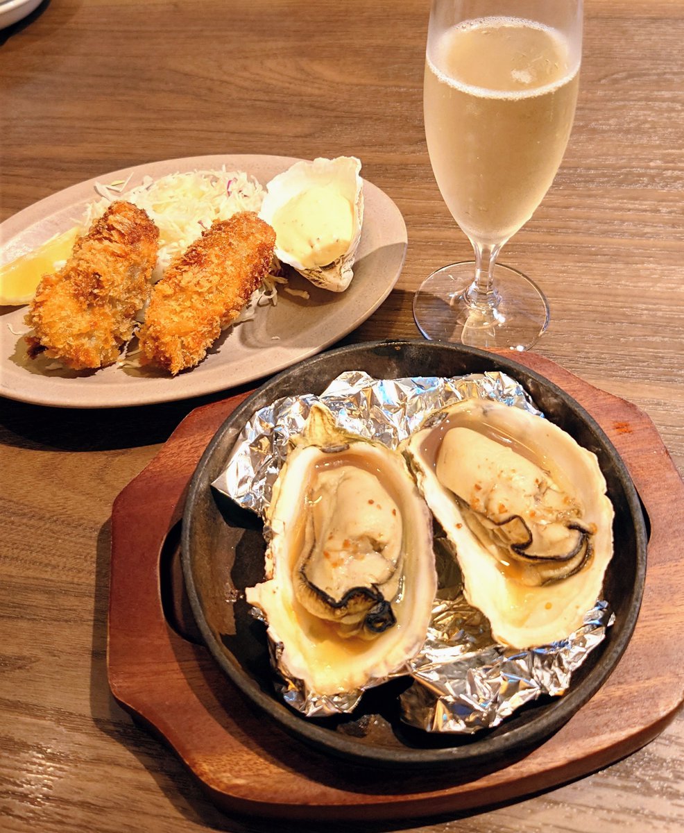 DamataFund's tweet photo. お昼ごはんはオイスターバー
※故あって生は自粛中🥲 https://t.co/FZL1AJa9K3
