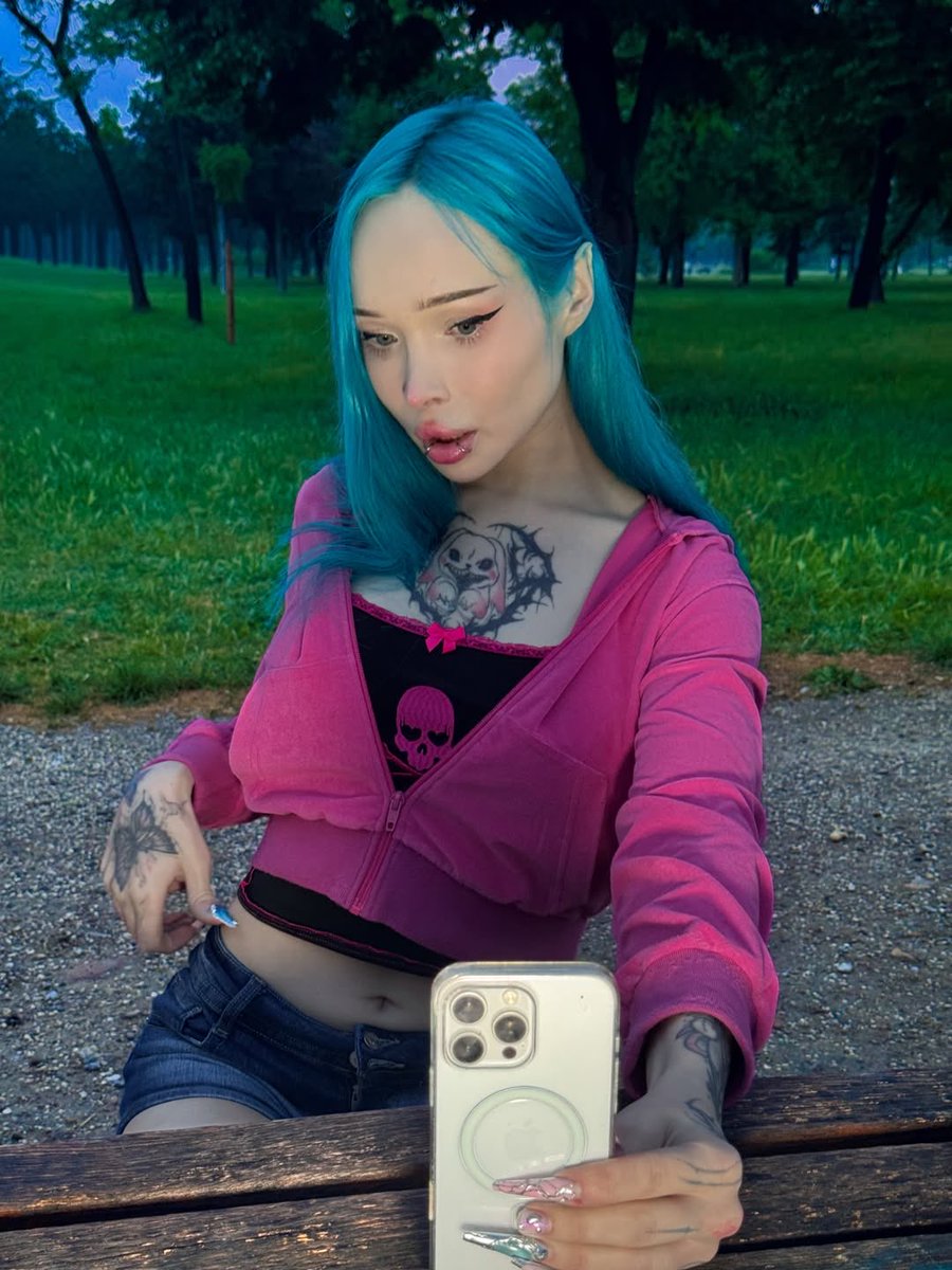 Sariahamaris's tweet photo. Come say hi https://t.co/BWqtwNfuhA