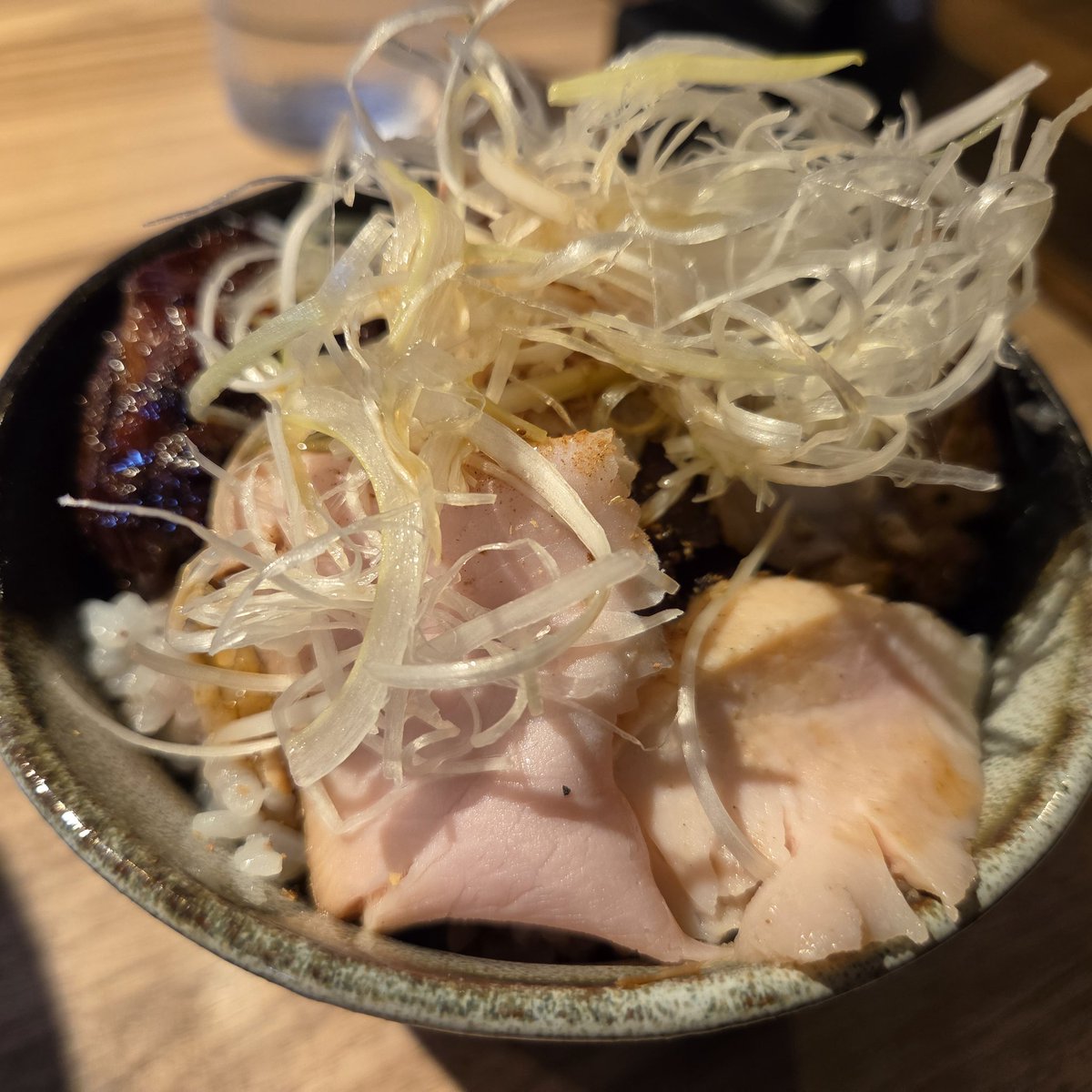 infl_desert's tweet photo. 麺や豊　完熟トマトの冷やしそば
ねぎチャーシュー丼　今年もうま‼️😆🎶 https://t.co/G6wt8jUD5P