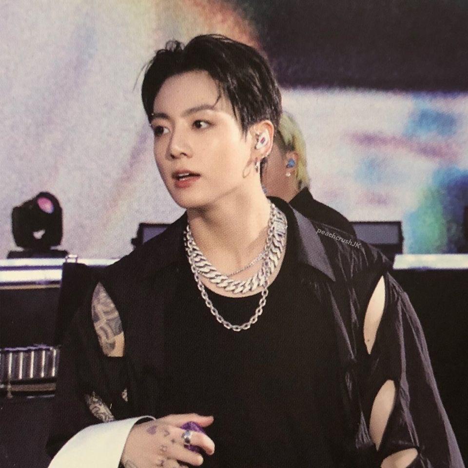sugarbabykoo's tweet photo. how the fuck did he manage to out cunt swoozookook https://t.co/5G8QZCuN7G