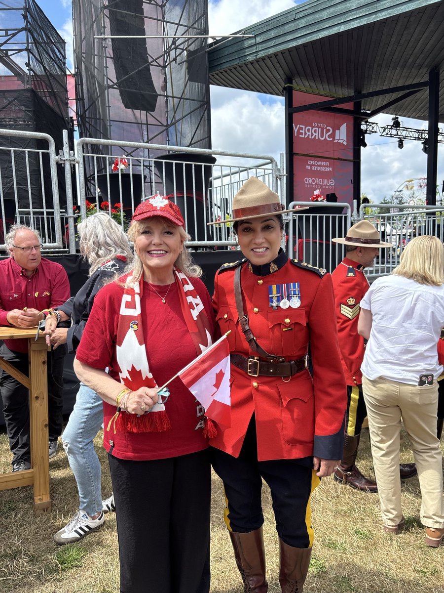 KerryLynneFindl's tweet photo. What a great way to spend Canada Day with British Columbians enjoying the weather, fun &amp; festivities &amp; with my @Conservative_BC colleagues in Surrey &amp; Langley who shared face painting, balloons, cotton candy, flags &amp; @FIFAWorldCup souvenirs! https://t.co/iJmpWs8IxM