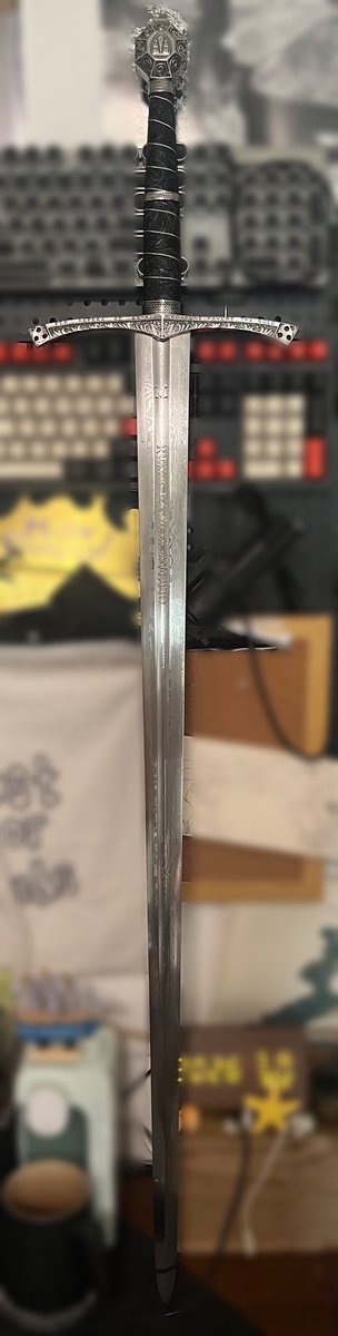 ShiSonf's tweet photo. 噫嘻嘻，我的宝物我的剑我的剑我的剑 https://t.co/CSEbl8Qeaz