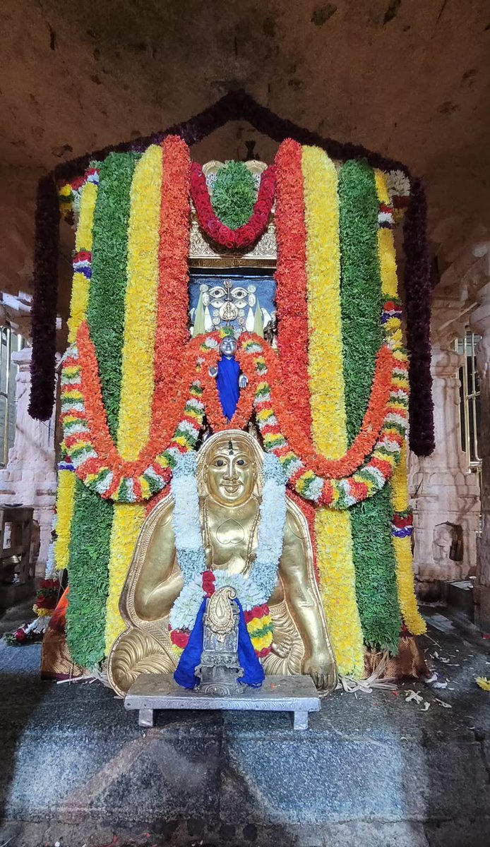 Svami34164Om's tweet photo. ಪೂಜ್ಯ ಶ್ರೀ ಗುರು ರಾಘವೇಂದ್ರ ಸ್ವಾಮಿಗಳ ಮೂಲ ಬೃಂದಾವನ ಅಲಂಕಾರ ದರ್ಶನ ಭಾಗ್ಯ ಮಂತ್ರಾಲಯ🙏2/7/2026. https://t.co/PhF81Kb3XA