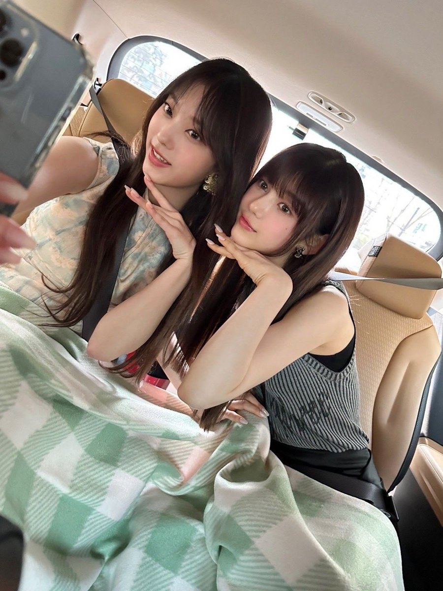 Haerin_PopBase's tweet photo. whatever happens, bunnies will continue to stand with Danielle 💙🩷💛💚💜

#해린 #haerin #다니엘 #danielle https://t.co/2HvYlxhZM5