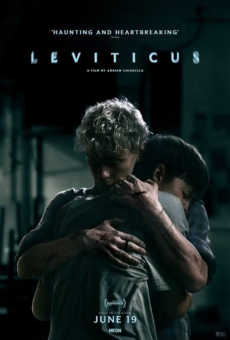 runoneonethree's tweet photo. สิ่งที่ทำให้เราชอบ Leviticus มาก (และอาจจะมากสุดในปีนี้) คือหนังรีเลทกับเรามาก ไม่รู้ว่า lgbtq+ คนอื่นเจอประสบการณ์ใกล้เคียงแบบนี้มั้ย แต่มันทำให้เราเข้าใจทุกสิ่งที่ตัวละครกำลังรู้สึกหรือพบเจอ แม้กระทั่งปีศาจที่เป็นสัญลักษณ์ของการกลัวความปราถนาของตนเอง และหนังโคตรจะ Coming-of-Age https://t.co/JPz1zBjnmo