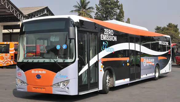 InfraAddaofWB's tweet photo. 🚌 460 NEW BUSES SET TO HIT KOLKATA ROADS BEFORE DURGA PUJA

West Bengal Transport Minister Arjun Singh has announced that 460 new buses will be inducted into Kolkata's public transport fleet before Durga Puja 2026

Key highlights:

🔹 Tenders have already been floated for the procurement of the new fleet

🔹 The upcoming fleet will comprise mostly electric buses, along with a few CNG and diesel buses to ensure operational flexibility.

🔹 The state is also expecting a significant allocation of electric buses under the Centre's FAME-II scheme, enabling fleet expansion with central support.

🔹 Around 60 brand-new buses lying unused in depots are being overhauled and will also be brought into service.

🔹 The government has invited private operators to introduce high-end buses for both intra-city and inter-city routes.

🚋 The Transport Minister also reiterated the government's commitment to reviving Kolkata's tram network, with plans for modern tram procurement, Metro integration, and heritage tram services.

#Kolkata #WBTC #PublicTransport #ElectricBus #WestBengal #Infrastructure #DurgaPuja