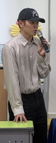 0027O0's tweet photo. 학교 방문한다고 나름대로 본인 옷장에서 가장 무난한 옷으로 골라입고간것같아서 웃귀임 https://t.co/Gr40r7zcta