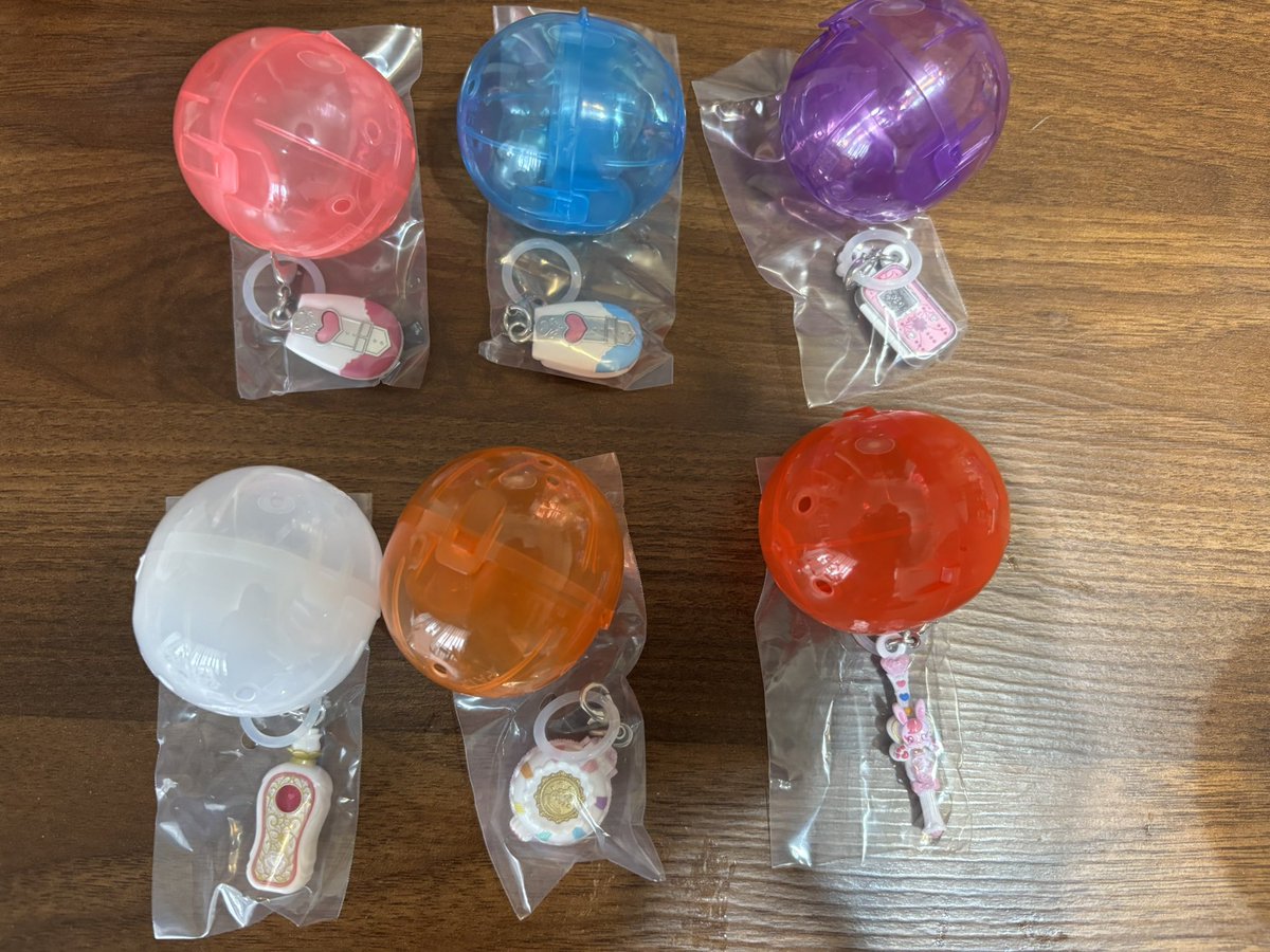 ju___103's tweet photo. 変身めじるしアクセサリー プリキュア

わたしはカプセルの色載せてる人がいて助かったので一応載せておきます( ˘˘ ) https://t.co/3ZDWtrk9Hw