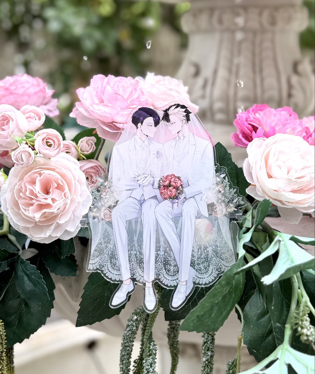KANAN_KING's tweet photo. ウェディング保鳴おすわりアクスタです☺️✨
앉는 형식의 호날 웨딩스탠드입니다💜🩷 https://t.co/wldztWZeYM