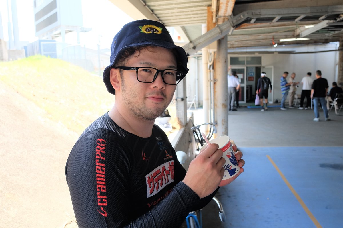 tokyosportsmid's tweet photo. 【#小松島競輪 #阿波おどり争覇戦】
熱気うずまく小松島バンク。
熱中症対策として、選手食堂では無料でかき氷が用意されている。 https://t.co/GdCDU3LS4r