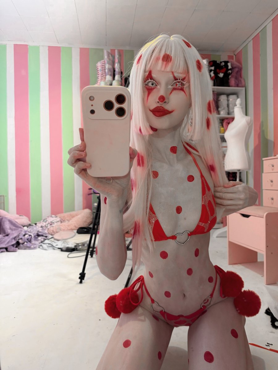 circusrustdoll's tweet photo. Hiiiiiii everyone tell me I am a cute clown babydoll slay icon https://t.co/MRKmJqfeKv