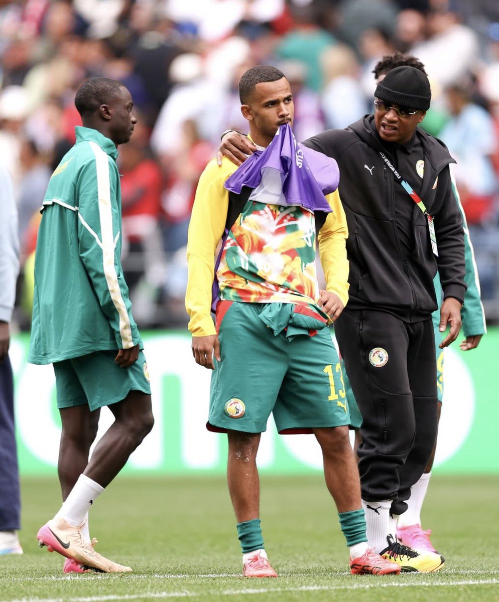 Joe__Bassey's tweet photo. Senegal really tried; we all know they were robbed in the last minutes of the match. But behind the scenes, we are unaware of what those players are going through.

Senegal's coach went unpaid for 5-6 months while managing the national team without a salary. The players received no bonuses due to the federation's poor management. Even in terms of food and nutrition, there was malnutrition in the camp at the World Cup because the food was unhealthy and unsuitable for athletes, forcing players to buy their own from shops and restaurants. This was part of bigger camp issues: a cheap hotel, financial problems (delayed bonuses), and poor federation management.

The players and staff were all affected. This was a show of resilience but woe to corruption in African football management.