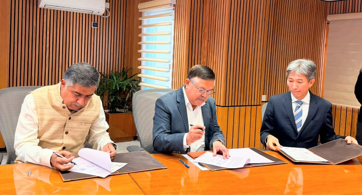 NDDB_Coop's tweet photo. National Dairy Development Board (NDDB), Suzuki R&D India and North East Dairy and Foods Ltd. (NEDFL) signed an MoU to set up a CBG plant in Assam, in the presence of Dr. @ShahMeenesh , Chairman, NDDB & Mr. T Suzuki Global CEO, Suzuki. The MoU was signed by  Shri S Rajeev, Executive Director, NDDB, Mr. Kenichiro Toyofuku, Director, Suzuki R&D Centre India Private Limited and Mr. SB Bose, Managing Director, NEDFL . 

It is a  major step for waste-to-energy, boosting farmer incomes & carbon neutrality! 🌍