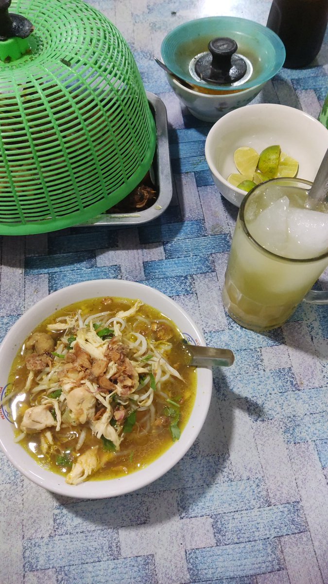 SugaaPeachy's tweet photo. @almostciaa lunch naeee https://t.co/6nj7YL3p9i