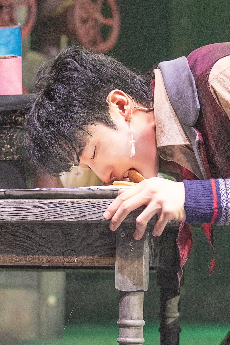 DearDiary_pic's tweet photo. 260701 밤 매드해터 스페셜 커튼콜
M4. 이해가 되기도 하는 것 같기도 하다 part1
#곽민수 https://t.co/01RG2TpKzB