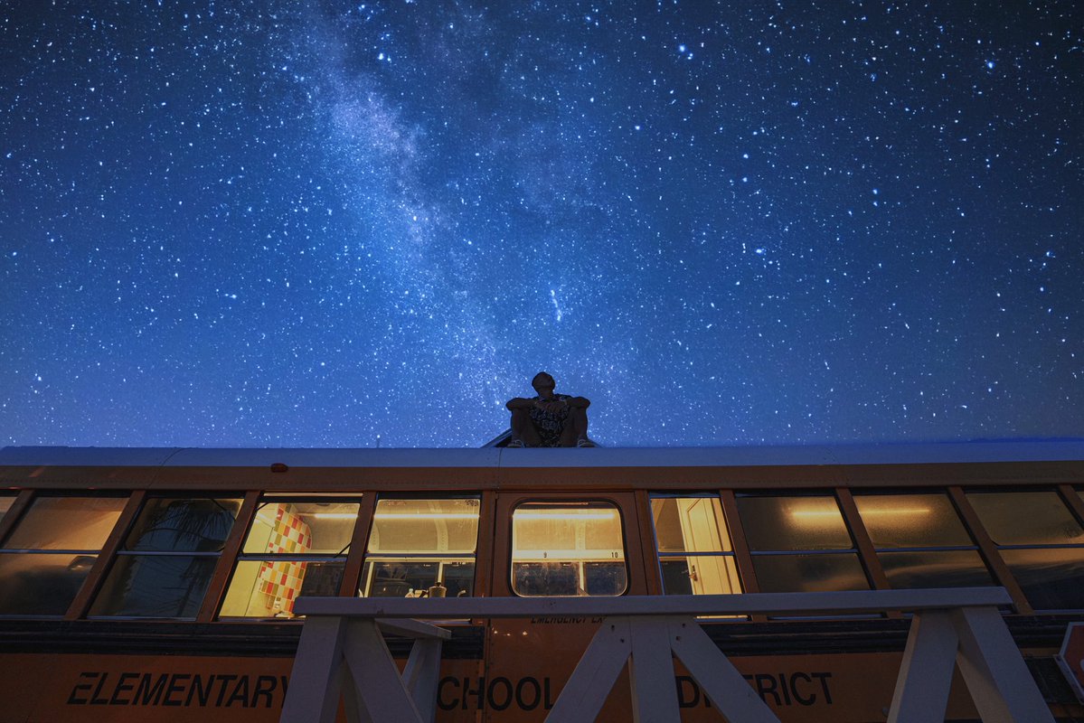 PIYORESORT's tweet photo. 星空と波音に包まれる、特別なプライベートステイ。

今夜は七夕ですね。そっと夜空を見上げてみたくなる、そんな心地よい夏の夜です。

千葉県南房総市を中心に展開するPIYORESORTでは、街の明かりから離れて、ただ波の音を聴きながら上質な星空を眺める、贅沢なひとときをお届けしています。

日常の忙しさを少しだけ忘れて、洗練された空間のなかで大切な人と「暮らすように滞在する」極上の時間。
そんな心豊かな夏のひとときを、これからの旅の計画に思い描いてみませんか。

#PIYORESORT 
#七夕 
#貸別荘