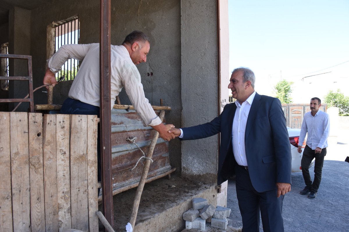 Hilvanbeltr's tweet photo. @serhanpaydas Yıllardır yaz aylarında toz, kış aylarında ise çamur nedeniyle yaşanan ulaşım sorununu geride bırakıyor; yurttaşlarımızın günlük yaşamını kolaylaştıran güvenli ve uzun ömürlü ulaşım ağları oluşturuyoruz. https://t.co/z4VobwL0t7