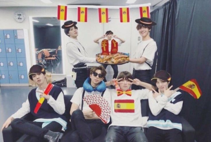 evanscortisol's tweet photo. joder que sí que somos el putisimo main event de este puto tour, arriba españa, coño https://t.co/LVCwkK8LLm