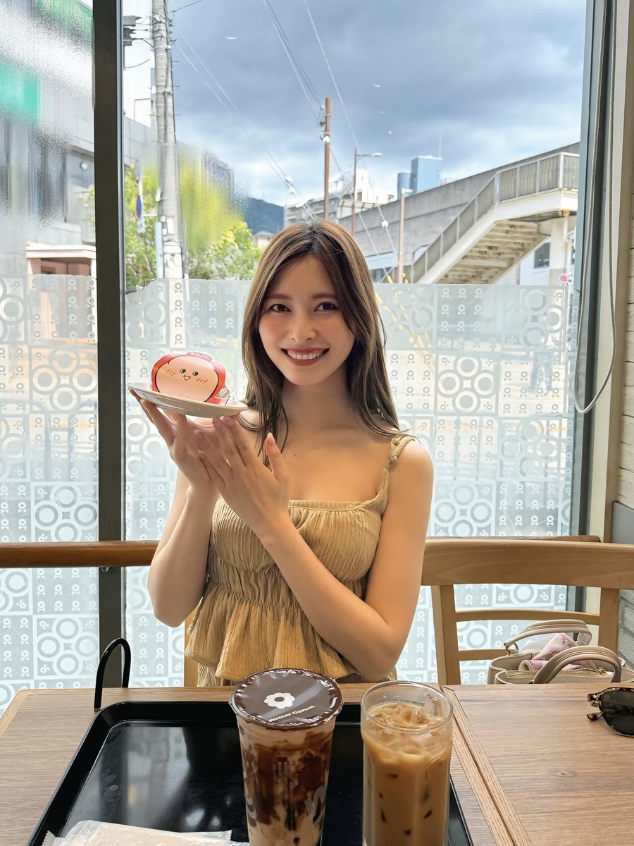kanaderella_'s tweet photo. 週一くらいでいろんなミスド通って、ようやく出会えたもっちゅりん🍩🍑

大満足🥰

1番好きなドーナツはココナッツチョコレート🥥 https://t.co/w98HuN58gS