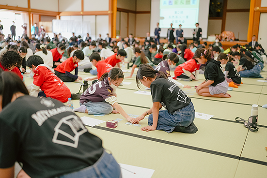 goshoku100's tweet photo. 夏も各地で五色百人一首の熱戦が行われます。

＜7月＞
静岡CC

＜8月＞
京都・福知山CC　広島CC
兵庫団体戦
大阪CC

＜12月＞
東京（7月～10月練習会あり）

大会情報は随時更新します。
五色百人一首協会ＨＰをご覧ください。

https://t.co/A1GMHCgU8T

#かるた　#五色百人一首　#百人一首 https://t.co/Fg8YiCxPtQ