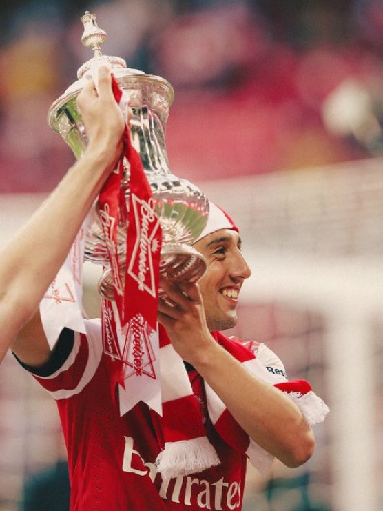 inibangel's tweet photo. The Little Magician has left the stage. Terima kasih, Santi Cazorla. ✨ https://t.co/8ly8fTdtPp