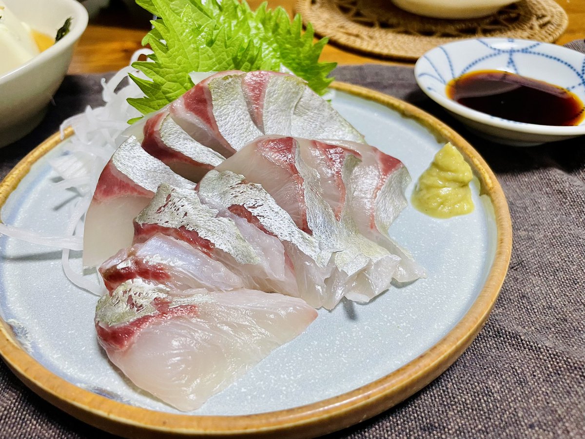 savaexo's tweet photo. 近所のお安い八百屋、謎にお魚もちょっと売っててしかもお値打ちなんだけど君に出会うのはまだ2回目だね𝑩𝑰𝑮 𝑳𝑶𝑽𝑬＿＿ෆ˚* https://t.co/1kitaeuG9b