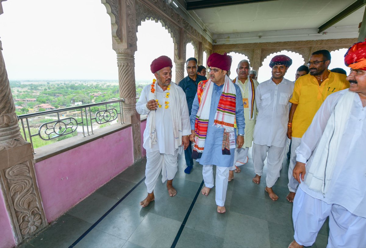 BhajanlalBjp's tweet photo. आज ब्यावर जिले के देवमाली स्थित श्री देवनारायण मंदिर में दर्शन एवं पूजा-अर्चना की।
भगवान श्री देवनारायण जी से यही कामना है कि समस्त प्रदेशवासियों के जीवन में सुख, समृद्धि, उत्तम स्वास्थ्य और आनंद का संचार हो। साथ ही, राजस्थान निरंतर विकास, समृद्धि, सुशासन और जनकल्याण के पथ पर अग्रसर रहे।