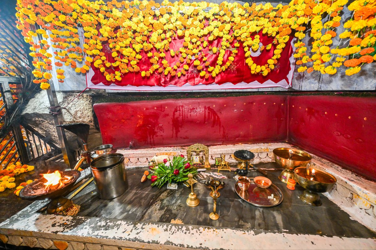 BhajanlalBjp's tweet photo. आज ब्यावर जिले के देवमाली स्थित श्री देवनारायण मंदिर में दर्शन एवं पूजा-अर्चना की।
भगवान श्री देवनारायण जी से यही कामना है कि समस्त प्रदेशवासियों के जीवन में सुख, समृद्धि, उत्तम स्वास्थ्य और आनंद का संचार हो। साथ ही, राजस्थान निरंतर विकास, समृद्धि, सुशासन और जनकल्याण के पथ पर अग्रसर रहे।