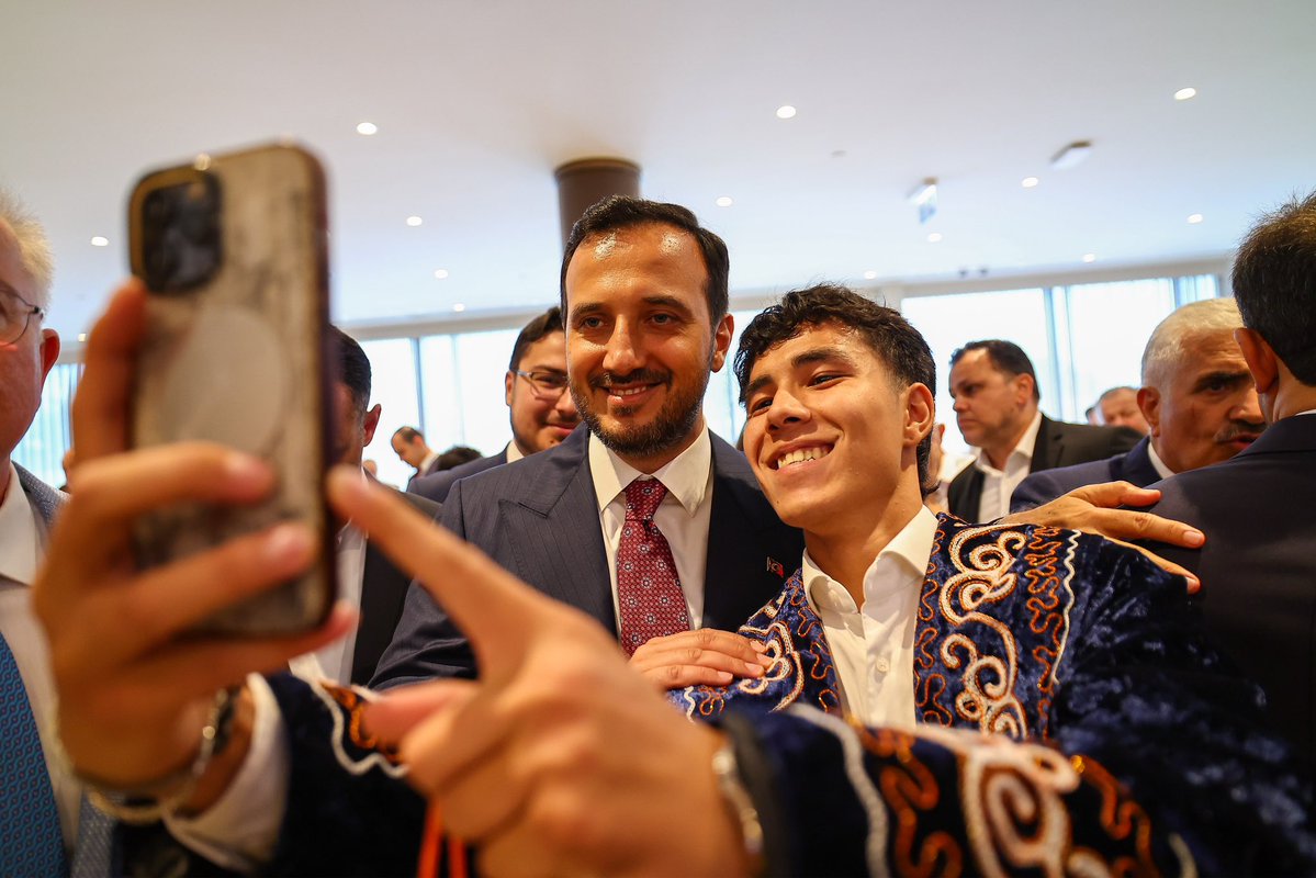 abdullahozdemir's tweet photo. 🇹🇷🌎Türk Dünyası Sivil Toplum Destek Sistemi (TÜDSES) Tanıtım Programı’nda, dünyanın farklı yerlerinde aynı duyguları paylaştığımız STK temsilcilerimizin bir araya geldiği programa katıldık.

Genel Başkanımız, Cumhurbaşkanımız Sayın @RTErdogan’ın ortaya koyduğu Türkiye Yüzyılı vizyonu doğrultusunda; ortak tarihimizden aldığımız güçle, kardeşliğimizi daha da pekiştirecek her adımı büyük bir kıymet olarak görüyoruz.

Türk dünyasının ortak aklını, dayanışmasını ve iş birliğini güçlendirecek TÜDSES’in hayırlı olmasını temenni ediyor; emeği geçen Genel Başkan Yardımcımız Sayın Kürşad Zorlu (@zorlu77)başta olmak üzere katkı sunan tüm kurum ve kuruluşlara teşekkür ediyorum.