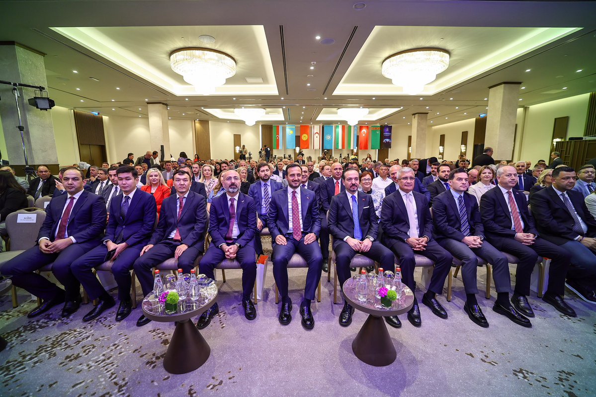 abdullahozdemir's tweet photo. 🇹🇷🌎Türk Dünyası Sivil Toplum Destek Sistemi (TÜDSES) Tanıtım Programı’nda, dünyanın farklı yerlerinde aynı duyguları paylaştığımız STK temsilcilerimizin bir araya geldiği programa katıldık.

Genel Başkanımız, Cumhurbaşkanımız Sayın @RTErdogan’ın ortaya koyduğu Türkiye Yüzyılı vizyonu doğrultusunda; ortak tarihimizden aldığımız güçle, kardeşliğimizi daha da pekiştirecek her adımı büyük bir kıymet olarak görüyoruz.

Türk dünyasının ortak aklını, dayanışmasını ve iş birliğini güçlendirecek TÜDSES’in hayırlı olmasını temenni ediyor; emeği geçen Genel Başkan Yardımcımız Sayın Kürşad Zorlu (@zorlu77)başta olmak üzere katkı sunan tüm kurum ve kuruluşlara teşekkür ediyorum.