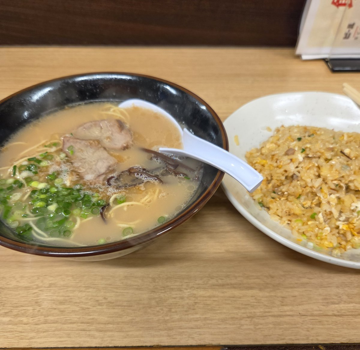 386haruwt's tweet photo. 焼鳥とラーメン。はしご🍜
よく食べた。 https://t.co/t7bG3Ll9hg