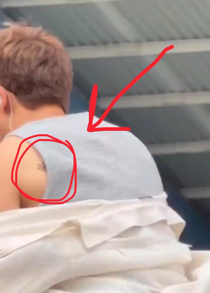 AzulindigoRM's tweet photo. O SAFADOJOON FEZ UMA TATUAGEM NOVA?????😳😱😱😱 https://t.co/I4qPSjiZmU