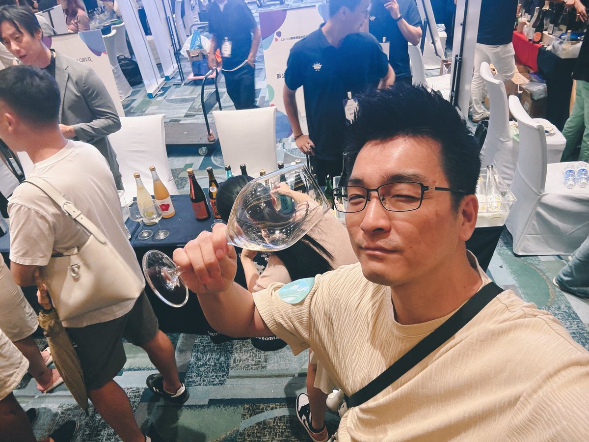 204kgl's tweet photo. 微醺的下午。

日貿易振興協會清酒展深圳專場。 https://t.co/30bxoBLobE