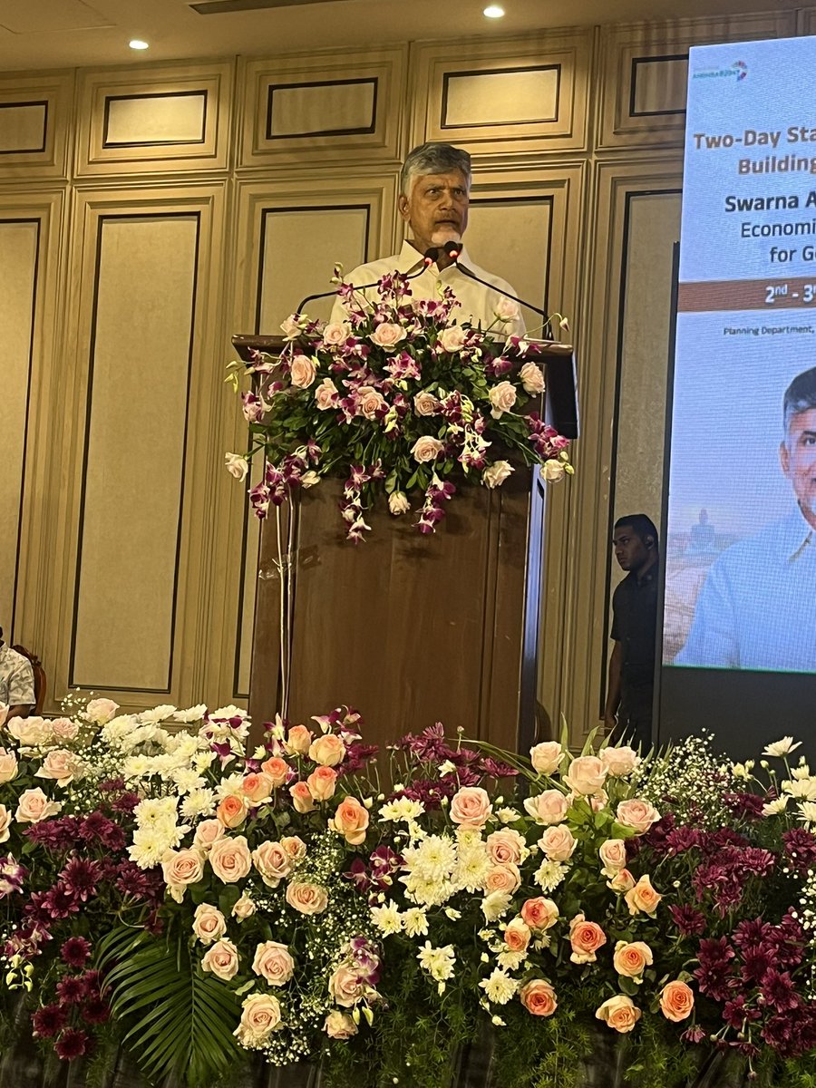 RajivKumar1's tweet photo. Hon CM N Chandrababu Naidu addressing the two day State Level Capacity Building Program as part of Swarna Andhra@2047. Accepted and announced my suggestion of including ‘promoting private investment and enterprise’ as one of the core principles of public policy. Extremely grateful to him. Hoping other states will follow. The need of the hour @NamoApp @PMOIndia @PahleIndia @NITIAayog @TVMohandasPai @