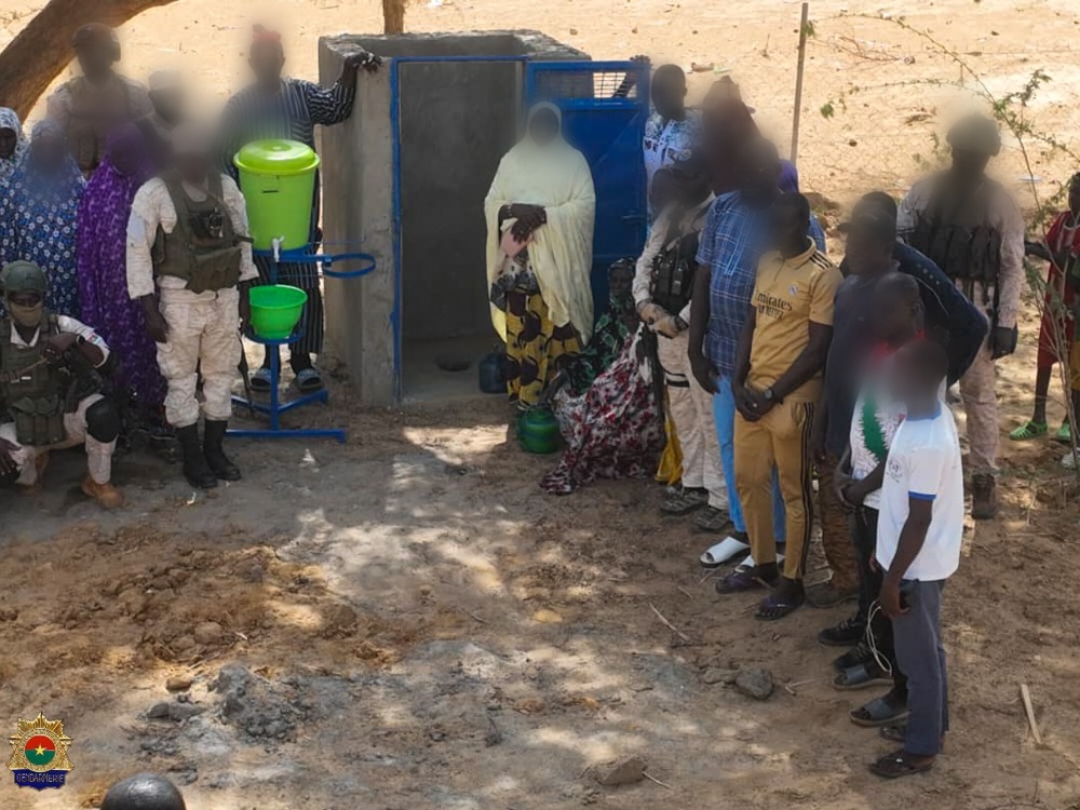 Gendnatbf's tweet photo. Falangoutou : la Gendarmerie renforce son appui à la coordination des femmes à travers un don d'infrastructure et de matériels d'hygiène
La suite:https://t.co/zCxnoasaKJ https://t.co/1ZhnUobtUR