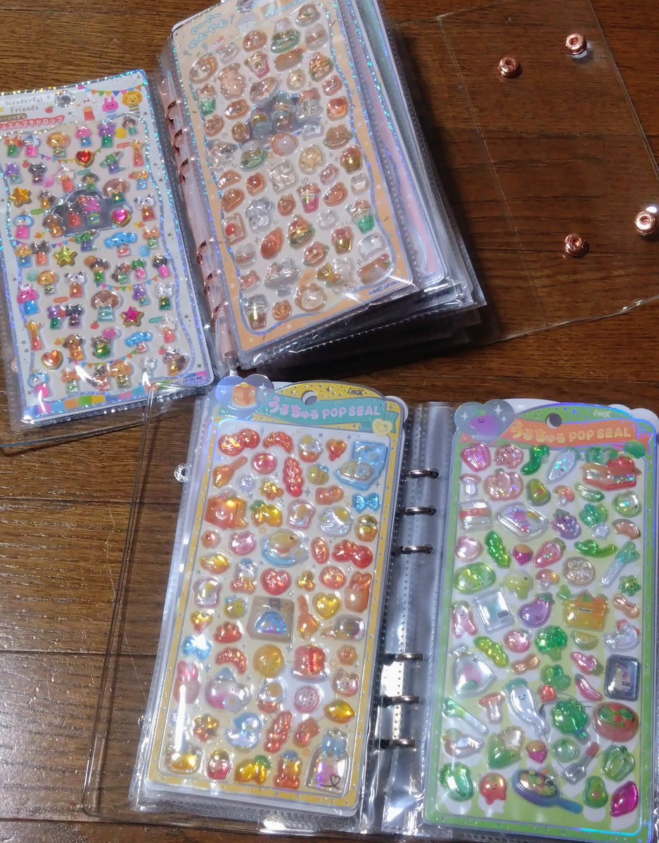 2727Eighter's tweet photo. うるちゅるもたくさん種類が集まってきたから、プチドロップと合わせて、新しい収納に変えてみた😆
グラデーションにして入れてみたんだけど、めっちゃ可愛い💕💕 https://t.co/a6WArPAA5u