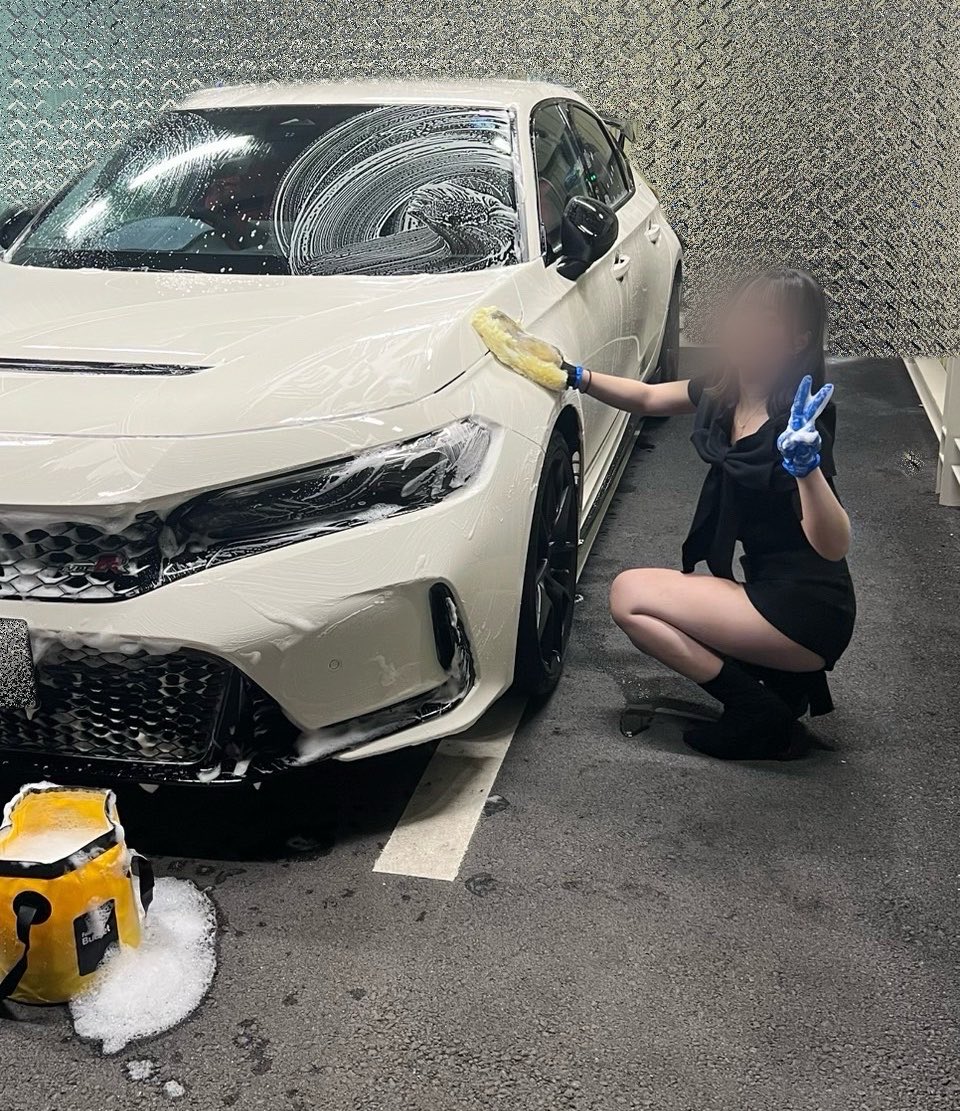 civic_type_R_44's tweet photo. Xはじめました🔰

住み：関西
愛車：シビックタイプＲ(FL5)
好きなこと：ドライブ,洗車,美容,漫画(アニメ),映画
今後乗りたいもの：
ナポレオンボブ,cbr250rr,NSX,WRX,GRヤリス

シビックは親に買ってもらいました✋(親ローン)

 #車乗りと繋がりたい
 #civic https://t.co/4Ldj35JPnD