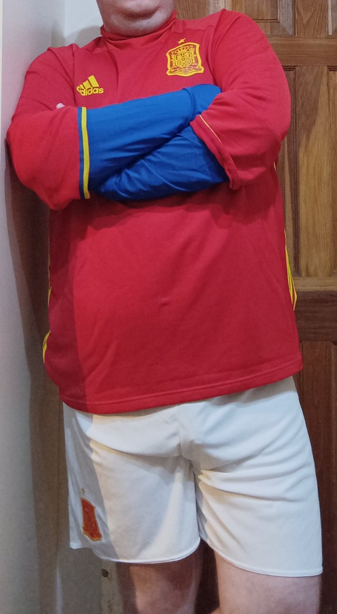 Cheeky_Kits's tweet photo. 🇪🇸 ¡Vamos España! ❤️⚽
After Brazil got so much love, here's another forgotten find from storage...
This Spain kit has been hiding away far too long.
Which one next? 🇪🇸⚽
#Spain #FootballKit #LaRoja https://t.co/T3wukkVVKi