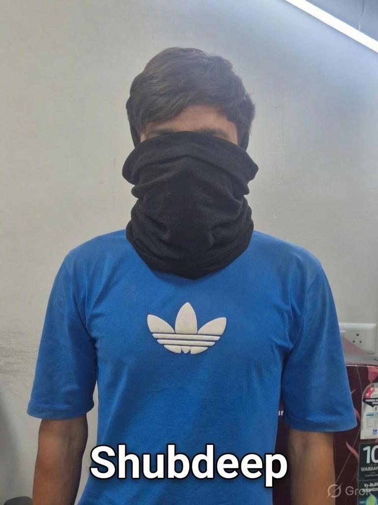 Jitende70613014's tweet photo. . @CellDelhi
दिल्ली पुलिस की स्पेशल सेल ने पाकिस्तान स्थित ISI हैंडलर शाहजाद भट्टी से जुड़े चार आतंकियो को गिरफ्तार कर आतंकी साजिश नाकाम की।विदेशी पिस्तौल, कारतूस और मोबाइल बरामद हुए।शुभदीप सिंह (23), गुरजंत सिंह (22), साजन सिंह (28) और गगनप्रीत  @LtGovDelhi @HMOIndia @PMOIndia https://t.co/nQeHno76sn